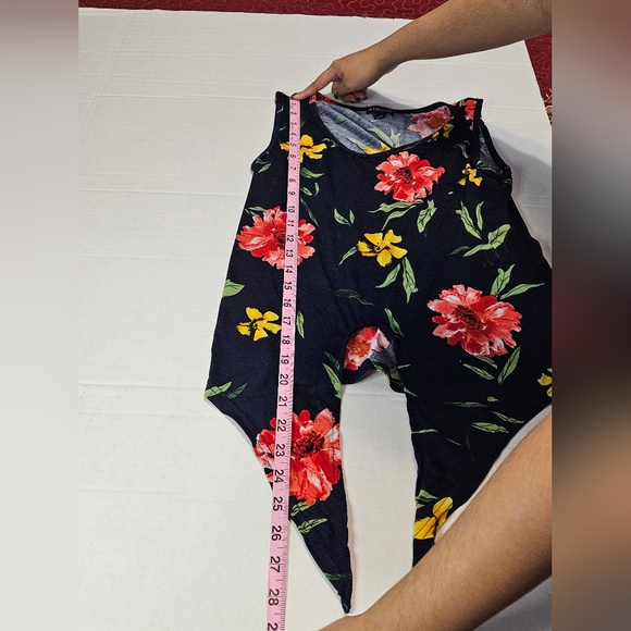 Magazine Flower Tank Top - Picture 10 of 11